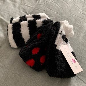 💕5/$15 Secret Treasures 3 Pack Fuzzy crew socks size 4-10